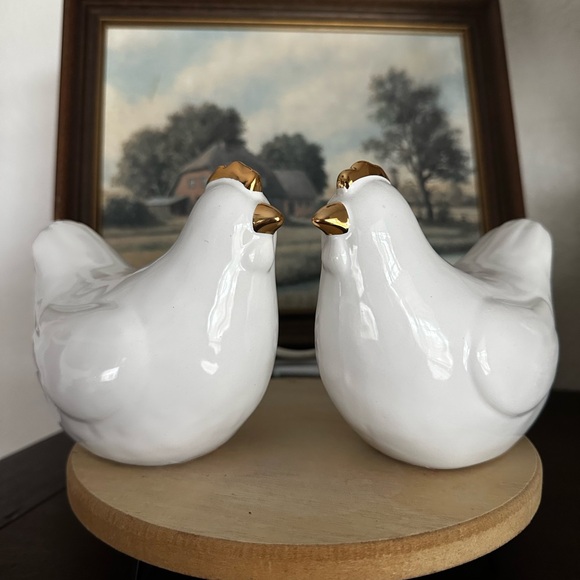 Pair of Ceramic Chickens/Hens - Picture 1 of 7